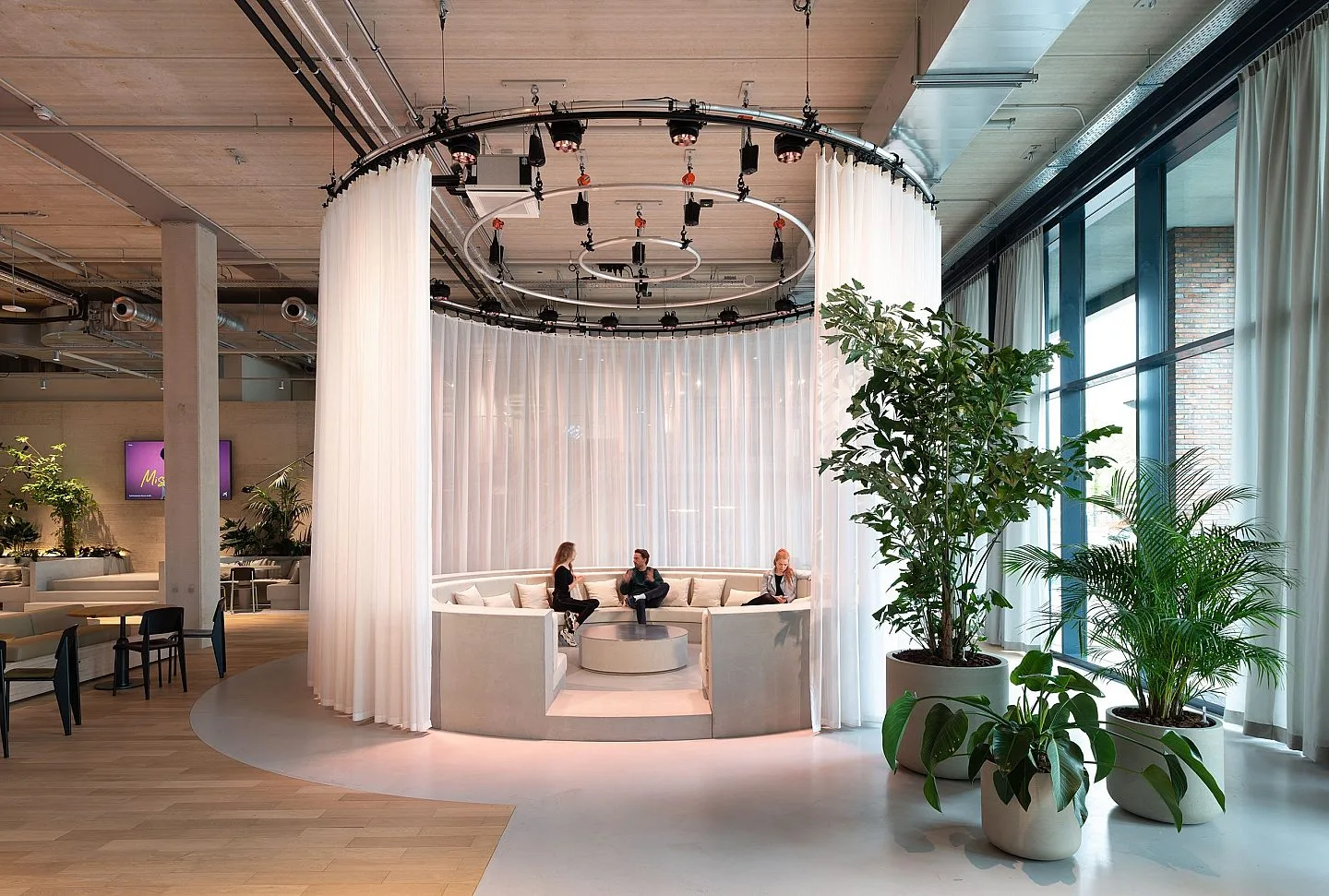 03 ACE STAIRS Converstation Pit Zitkuil Amsterdam Teo Krijgsman office interior design TANK Tommy Kleerekoper Sanne Schenk
